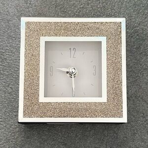 Small Mirrored Gold/Silver Glitter Clock